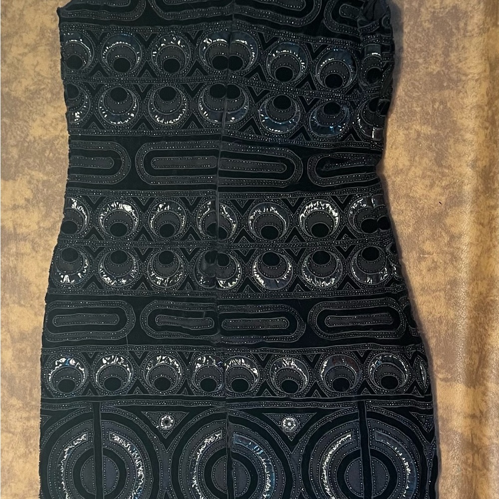 Black Sequins Cocktail dress to the knees. Size 8 altered to xSmall.Never worn.